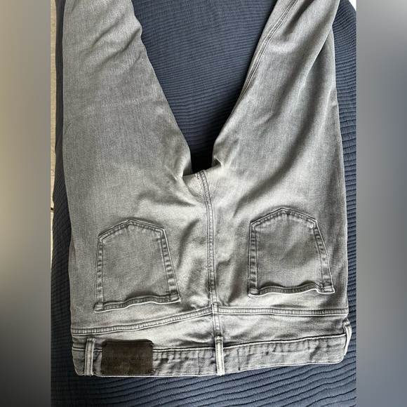 Ermenegildo Zegna Men’s Gray Tailored-Fit Straight Leg Taccuino Jeans Collection - Picture 9 of 13